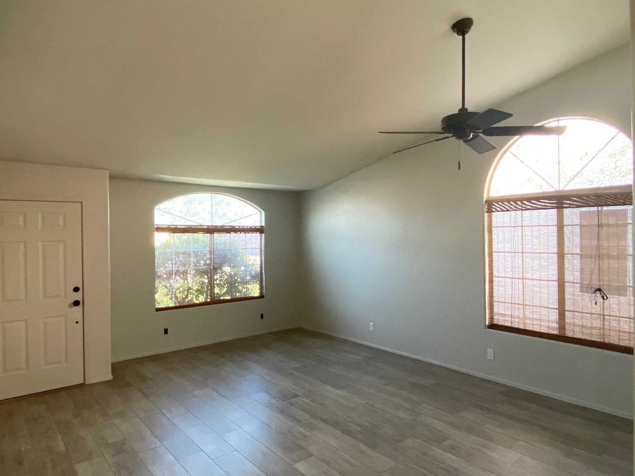 2057 E Devon Rd - Photo 2 of 14