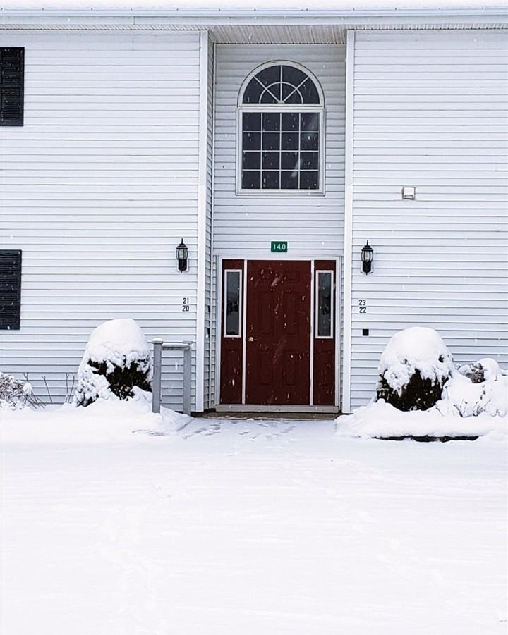 140 Kingsbury Circle - Photo 2 of 12