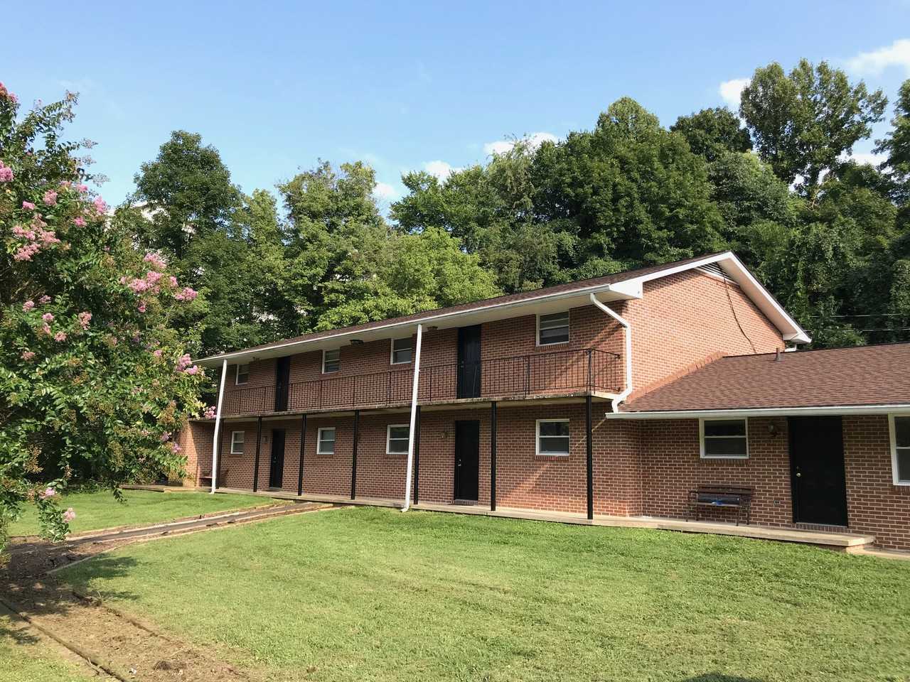 Seminole Place - Photo 3 of 4