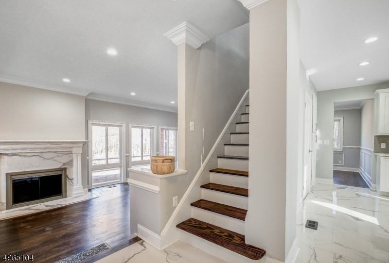 242 Lake Rd - Photo 2 of 23