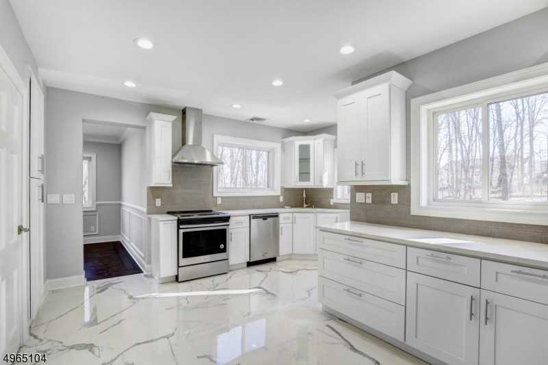 242 Lake Rd - Photo 3 of 23