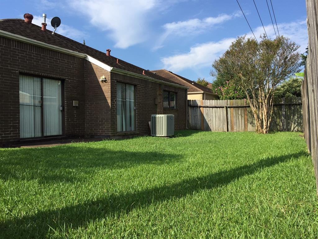 8018 Cobblefield Lane - Photo 3 of 36