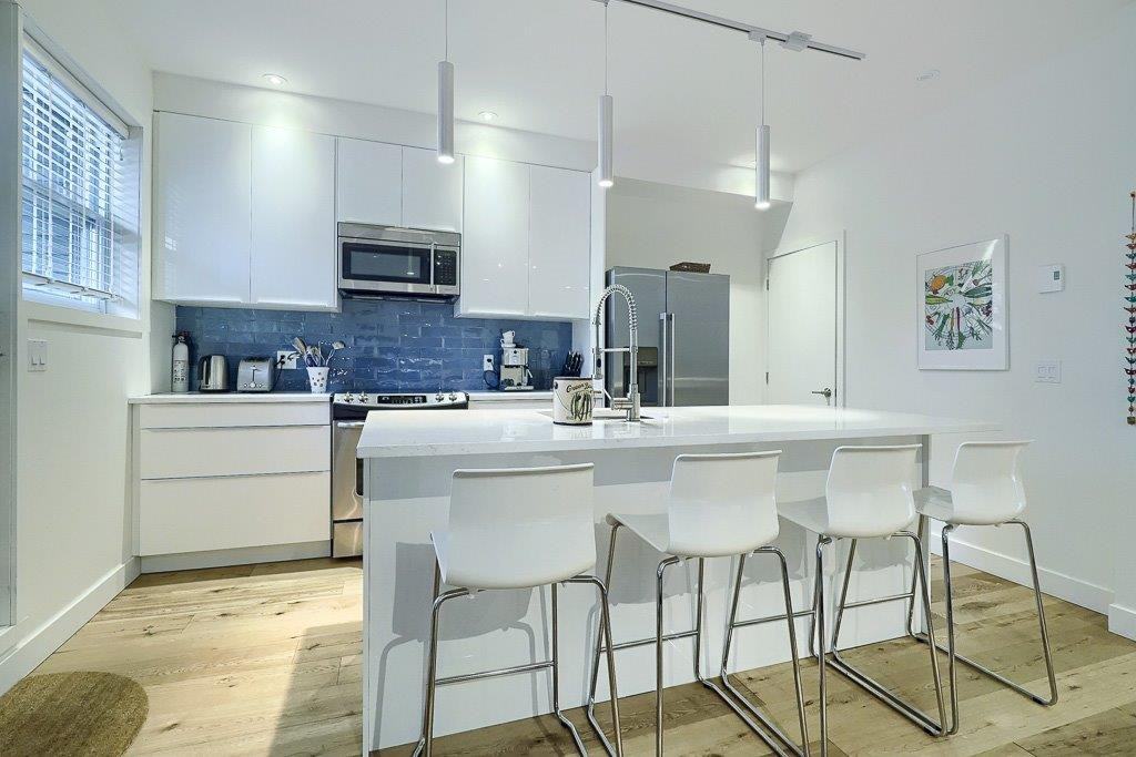 3 1/2 (1 bedroom) fully furnished & all included in the heart of the Plateau Mont-Royal - Photo 3 of 10