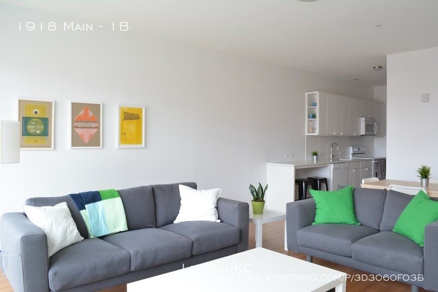 1918 Main St #1B - Photo 3 of 18