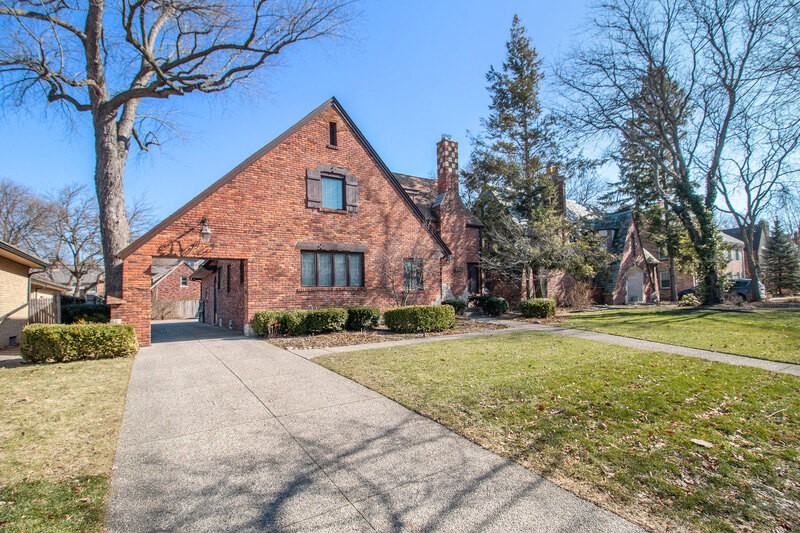 622 University Pl - Photo 2 of 30