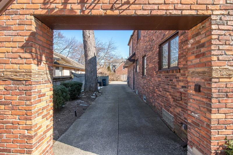 622 University Pl - Photo 3 of 30