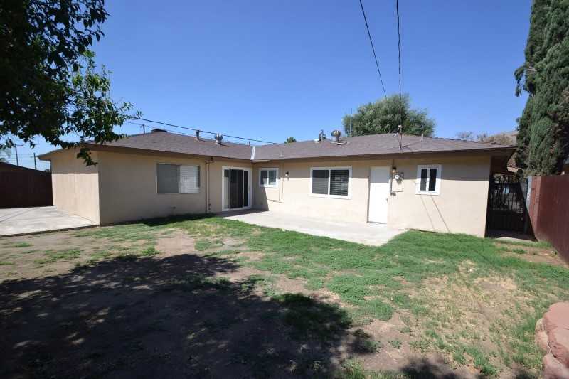 27331 Fisher St - Photo 2 of 15