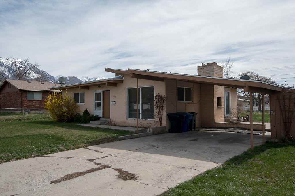 230 E 1000 N - Photo 2 of 18