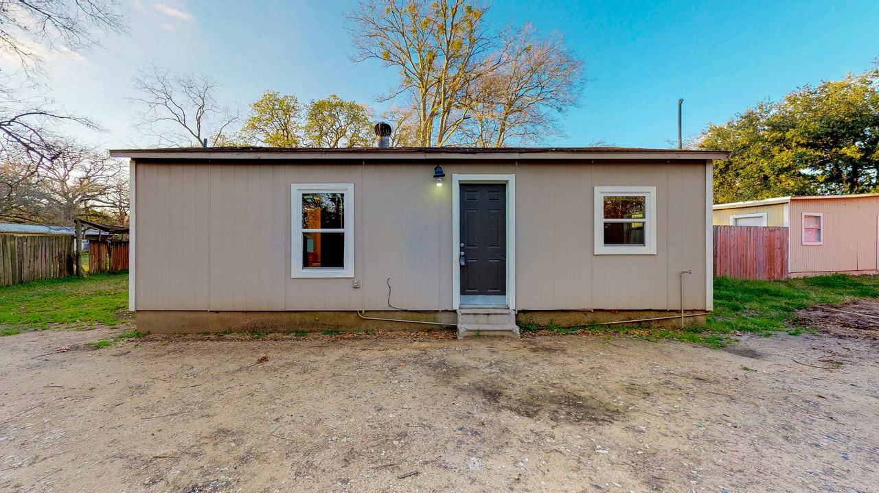 4000 Margaret St - Photo 2 of 28