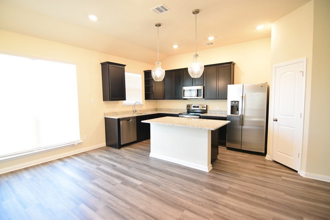 1923 Ashburn Dr - Photo 4 of 18