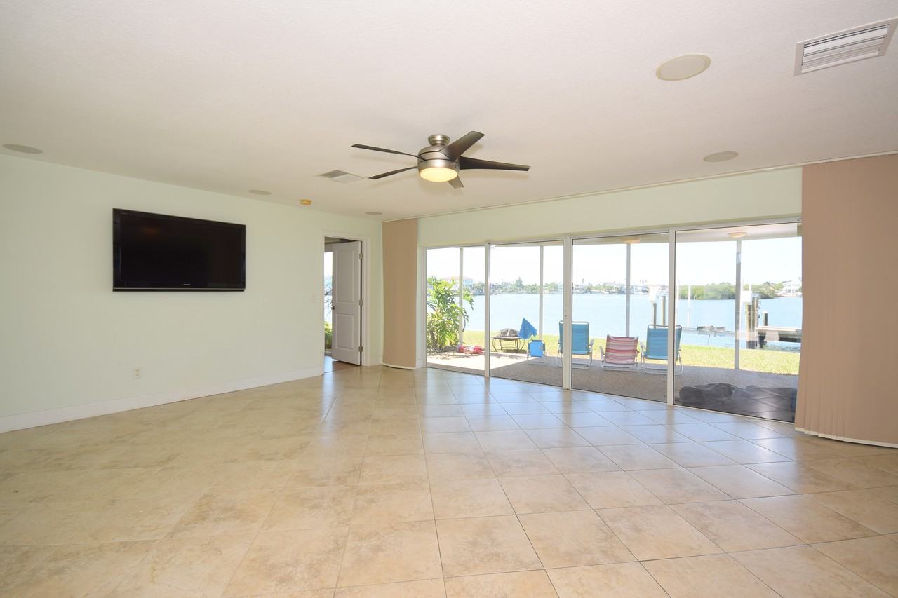 541 20th Ave - Photo 3 of 33