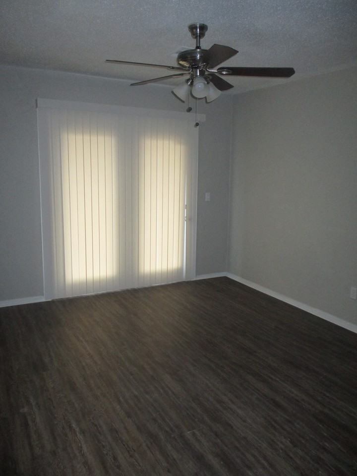 257 Nw 85th St - Photo 2 of 11