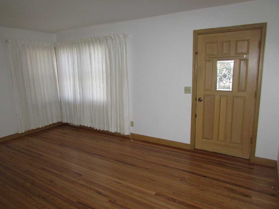 1730 Fremont Ave - Photo 2 of 8