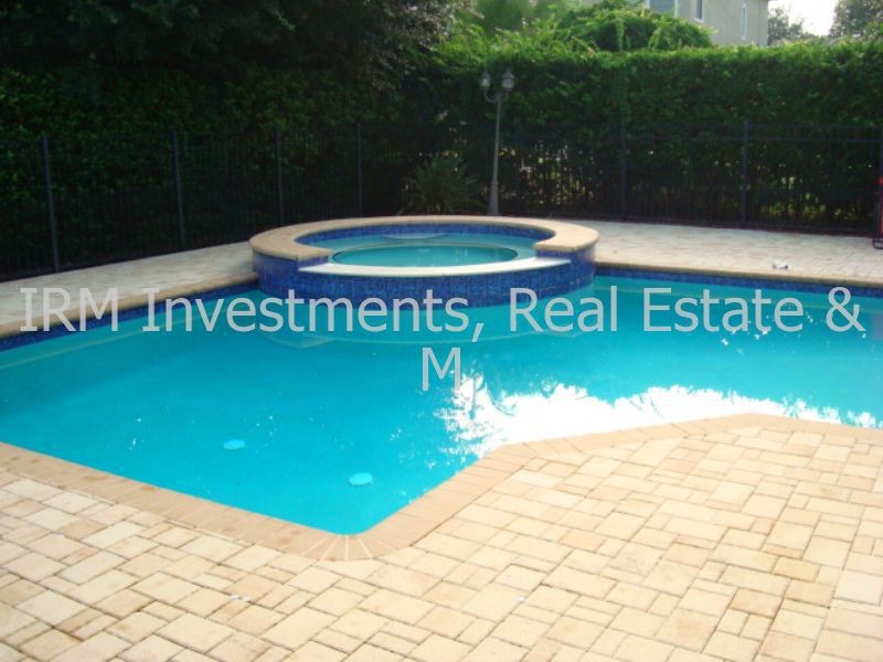 8425 Kemper Ln - Photo 2 of 5