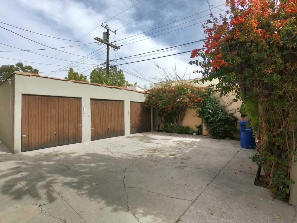 N. Sycamore Ave. & Rosewood Ave. - Photo 3 of 28