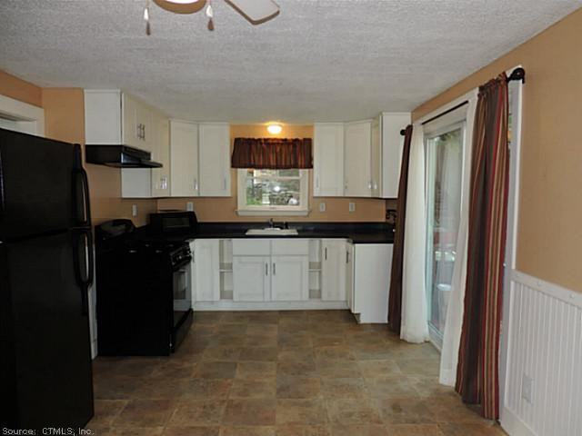 150 Walnut St - Photo 2 of 15