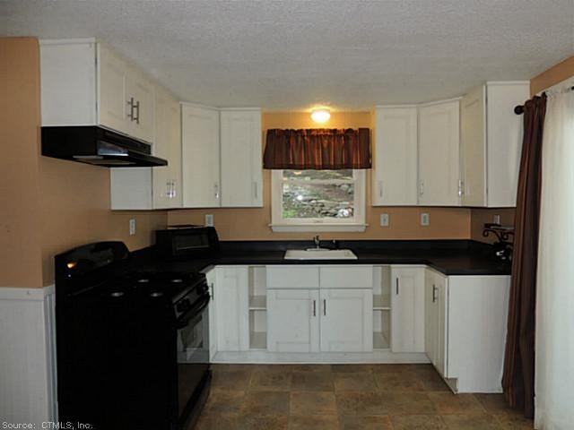 150 Walnut St - Photo 3 of 15