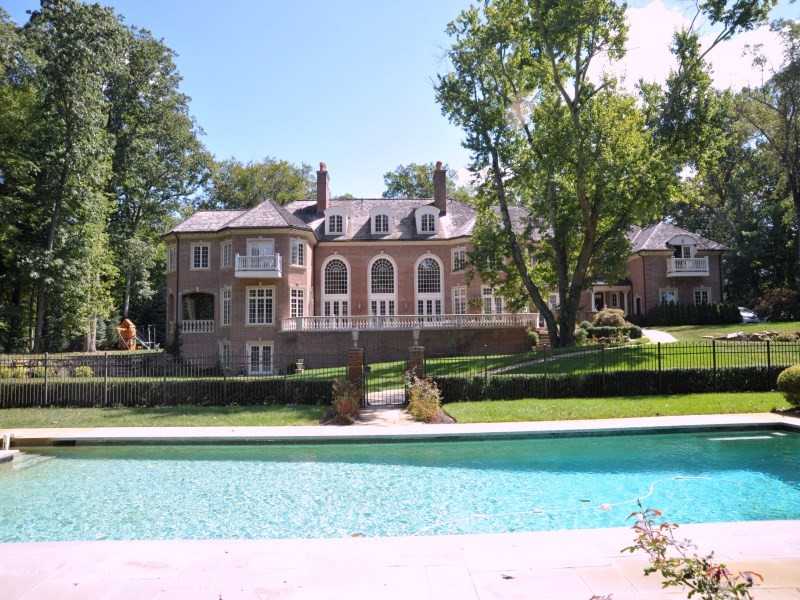 1030 Lake Ave - Photo 2 of 25