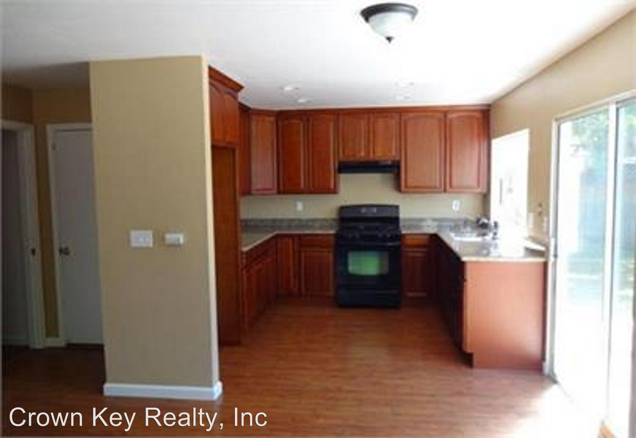 371 Jaeger Street - Photo 3 of 8