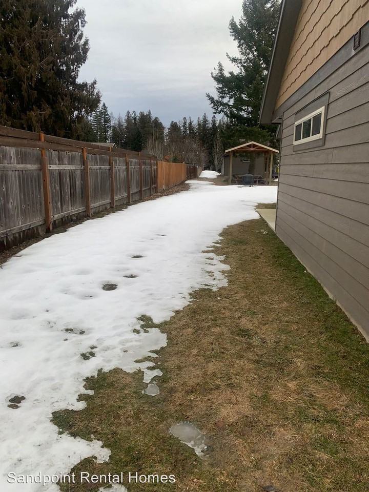 326 Maddie Lane - Photo 3 of 27