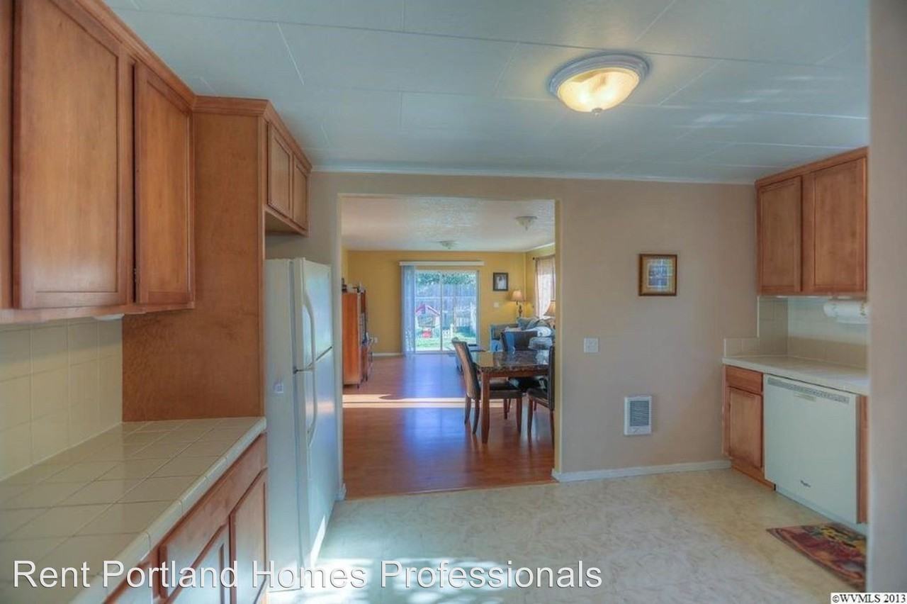 207 Shirley Street - Photo 2 of 24