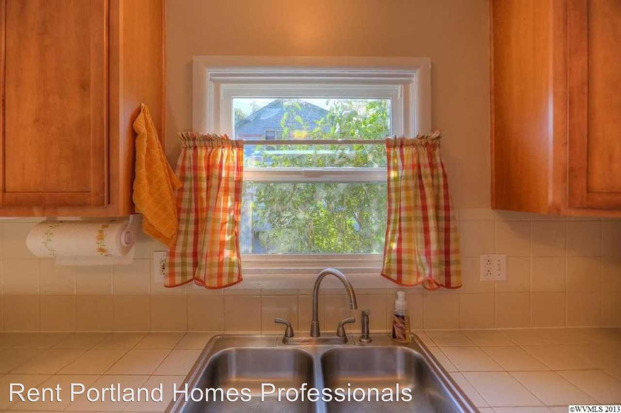 207 Shirley Street - Photo 3 of 24