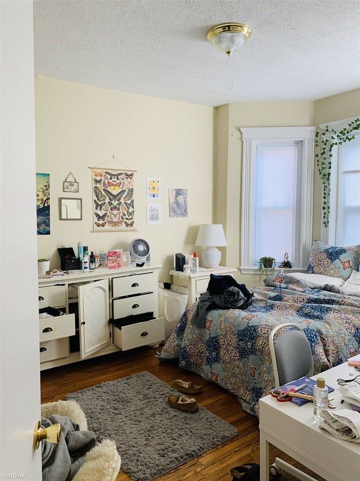 1118 Commonwealth Ave - Photo 3 of 4