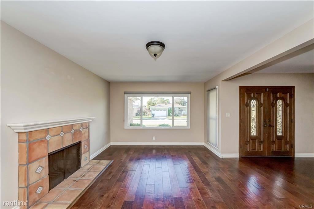 22330 Marjorie Ave - Photo 3 of 10