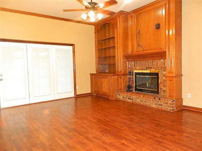 1921 Cottonwood Terrace - Photo 3 of 23