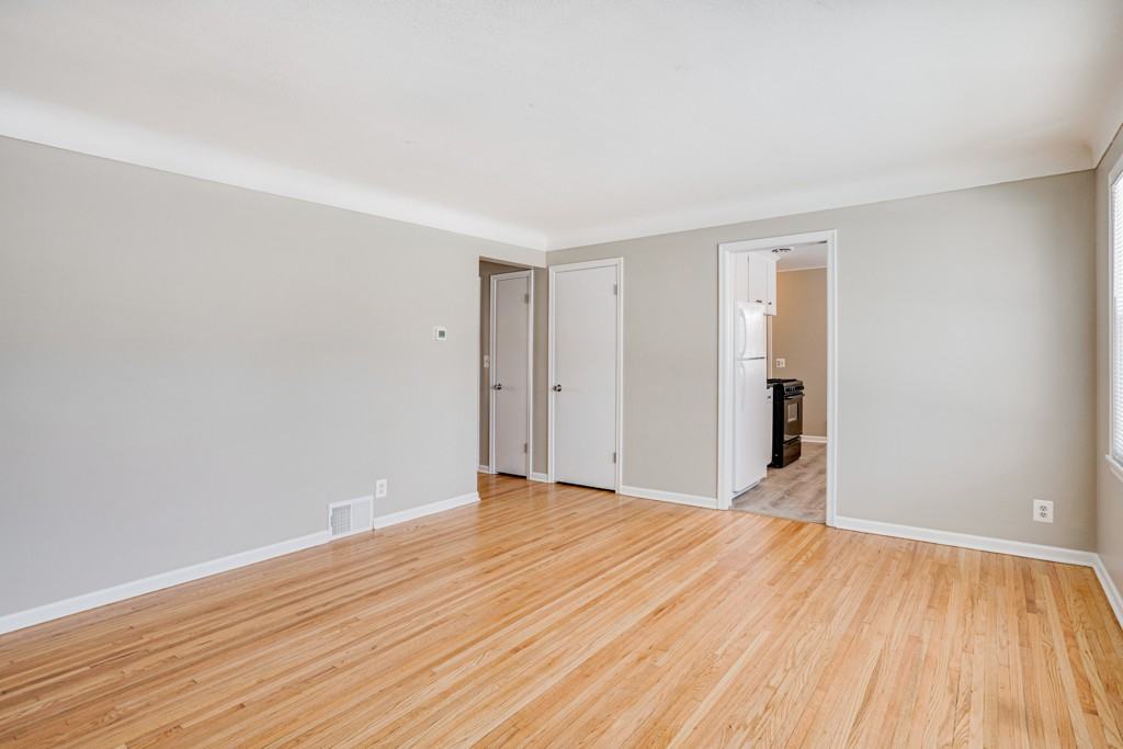 5422 South 28th Avenue - Photo 3 of 28