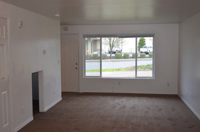 5909 Southeast 90th Avenue - Photo 3 of 13