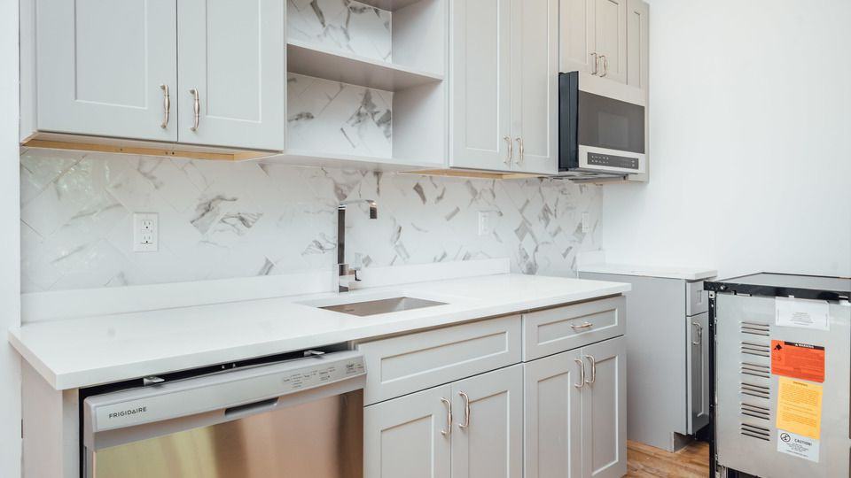 921 Gates Avenue #3R - Photo 2 of 9