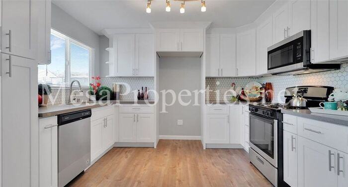 820 Caliente Drive - Photo 3 of 14