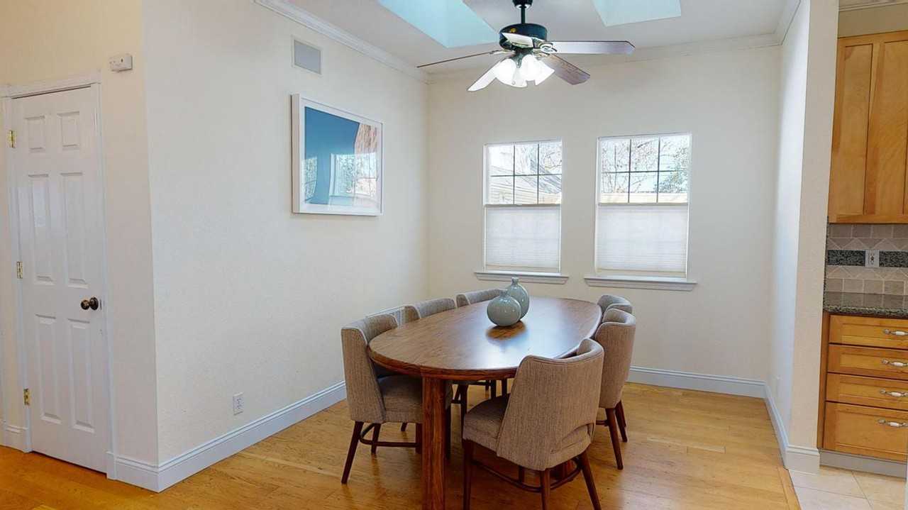 Wonderful Redwood City home near Caltrain Station - Photo 4 of 18