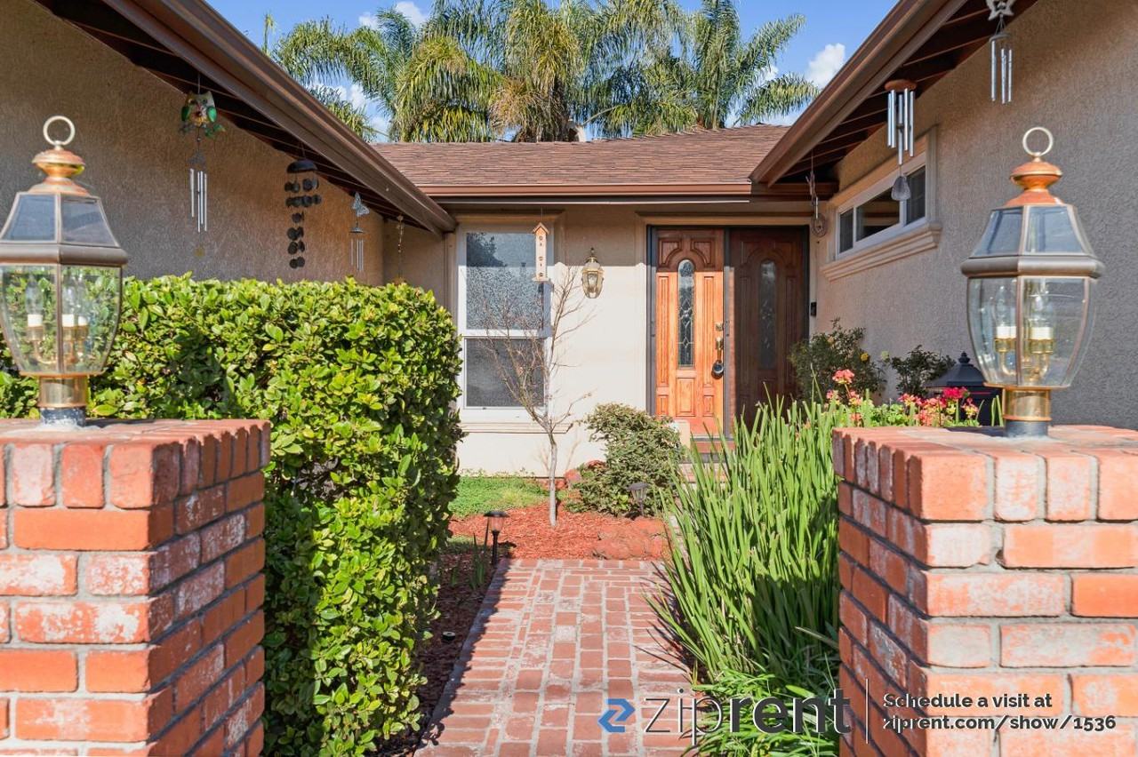 3603 Cosmic Way - Photo 2 of 20