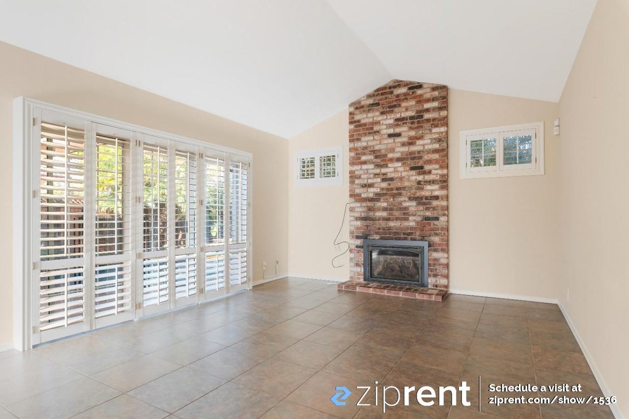 3603 Cosmic Way - Photo 3 of 20