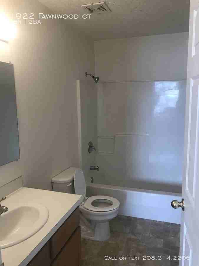 1922 Fawnwood Ct - Photo 2 of 18