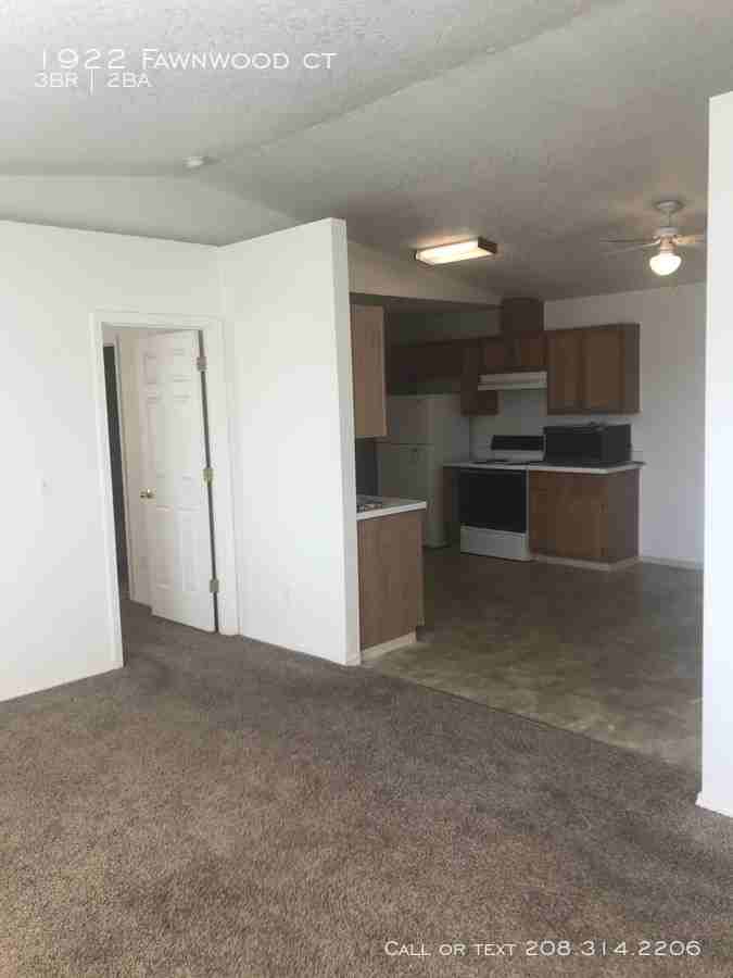 1922 Fawnwood Ct - Photo 3 of 18