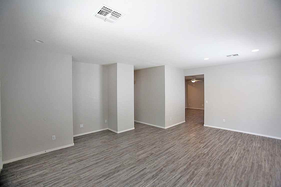13014 W Whitton Ave - Photo 3 of 21