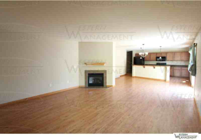 828 Avenue F - Photo 3 of 19