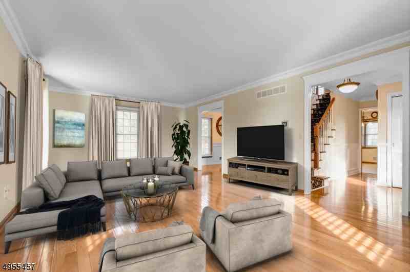 7 Deerwood Trl - Photo 2 of 21