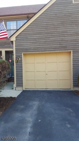 50 Beacon Hill Rd Apt E - Photo 2 of 20