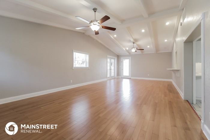 395 Trafalga Avenue - Photo 3 of 16