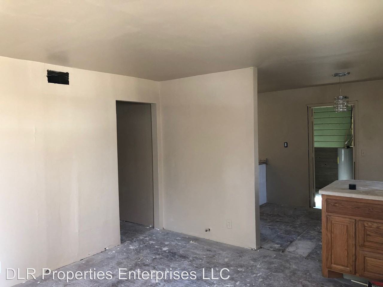 324 W. 46th Place N. - Photo 2 of 7