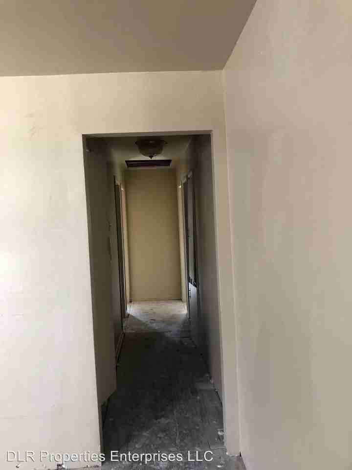 324 W. 46th Place N. - Photo 3 of 7