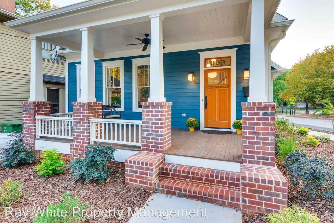 993 Albion Avenue Ne - Photo 2 of 26