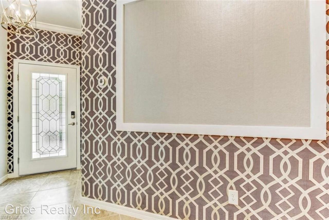 9170 Woodhurst Dr - Photo 2 of 20