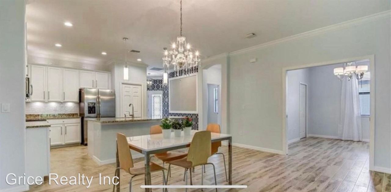 9170 Woodhurst Dr - Photo 3 of 20