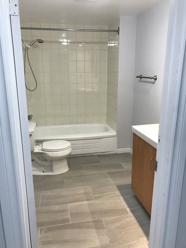 King St W & Dufferin St - Photo 3 of 9