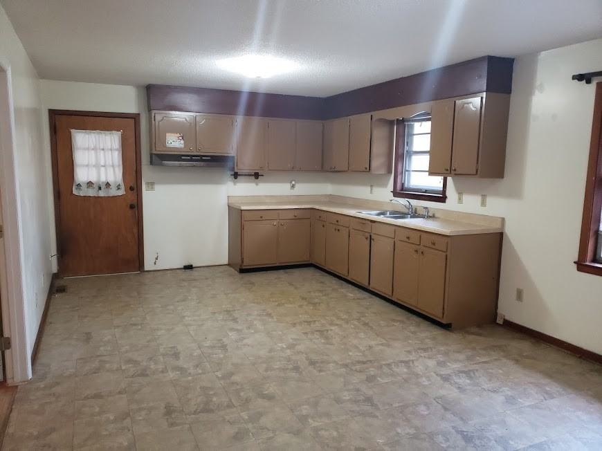 908 Se Maynard Rd - Photo 3 of 12